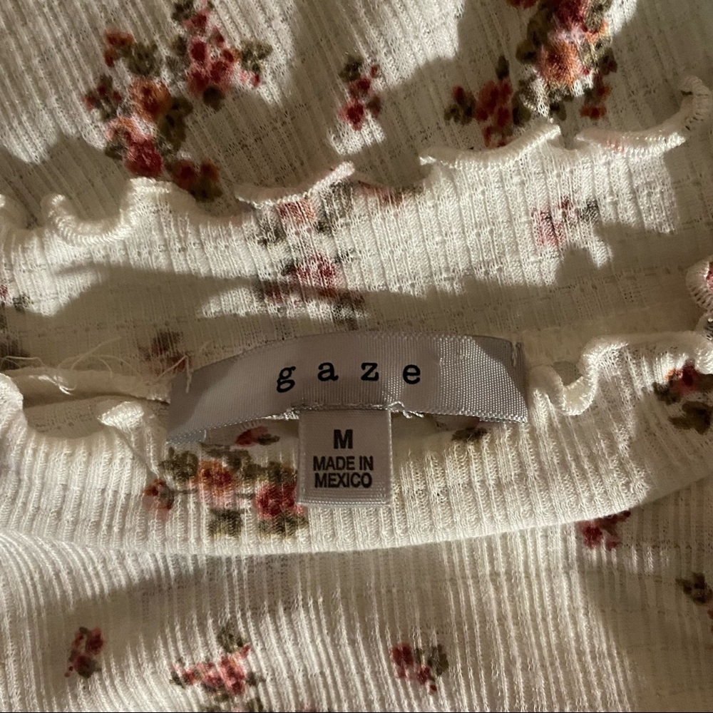 Floral Summer Turtle Neck Top! - Picture 2 of 3
